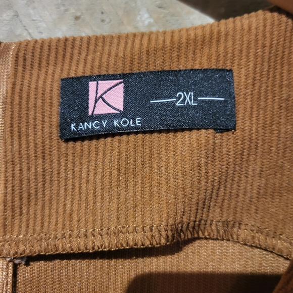 Brown Sleeveless Dress - Picture 2 of 5